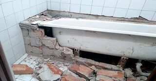 Демонтаж ванны в Мценске от Мастер24 — быстро, недорого, вывоз старой ванны от 1013 руб.